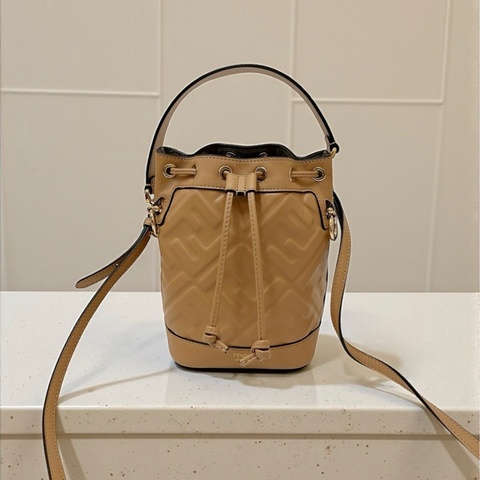 莉亞精品♡Fendi mini水桶卡其色 二手