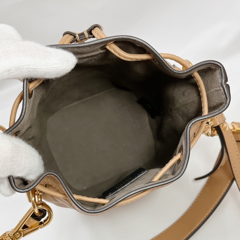 莉亞精品♡Fendi mini水桶卡其色 二手-8