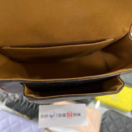 ㊣東區正精品㊣CELINE 191502BZJ 焦糖色凱旋門老花金釦釦翻蓋斜背包馬鞍包 RZ6005-2