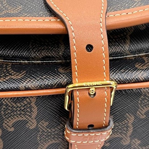 ㊣東區正精品㊣CELINE 191502BZJ 焦糖色凱旋門老花金釦釦翻蓋斜背包馬鞍包 RZ6005-3
