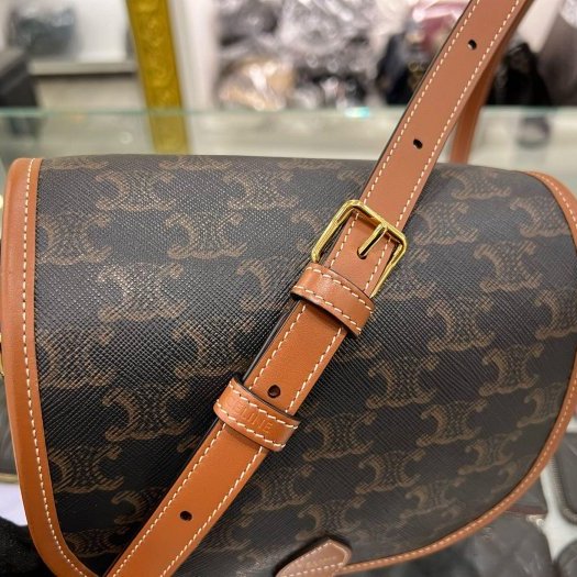 ㊣東區正精品㊣CELINE 191502BZJ 焦糖色凱旋門老花金釦釦翻蓋斜背包馬鞍包 RZ6005-6