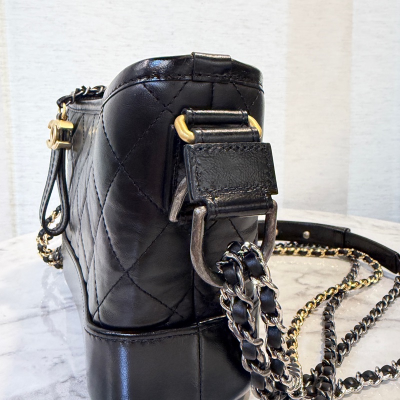 Chanel 黑牛皮霧金釦四色鏈小號流浪包-3