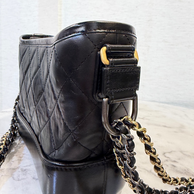 Chanel 黑牛皮霧金釦四色鏈小號流浪包-5