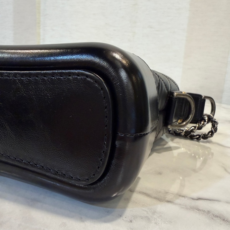 Chanel 黑牛皮霧金釦四色鏈小號流浪包-8