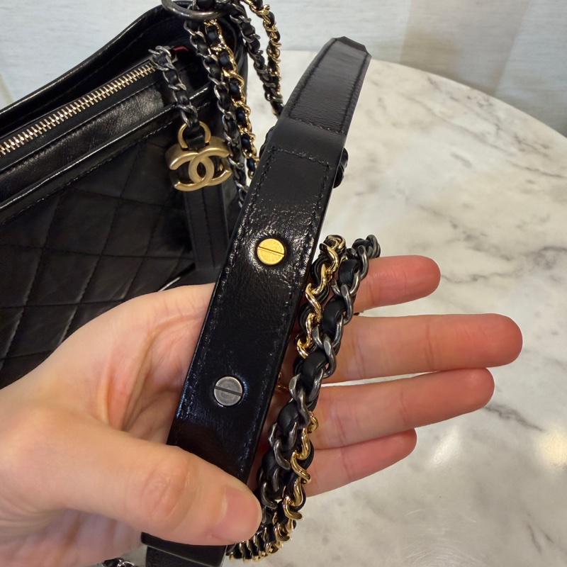 Chanel 黑牛皮霧金釦四色鏈小號流浪包-12