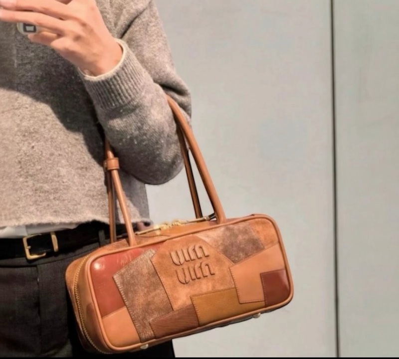 促銷品 Miu Miu 小牛皮 拼皮手提包-1