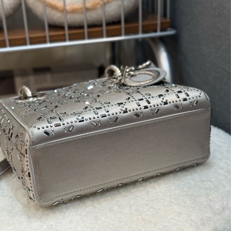 DIOR三格綢緞水鑽萊茵石灰色戴妃包-4