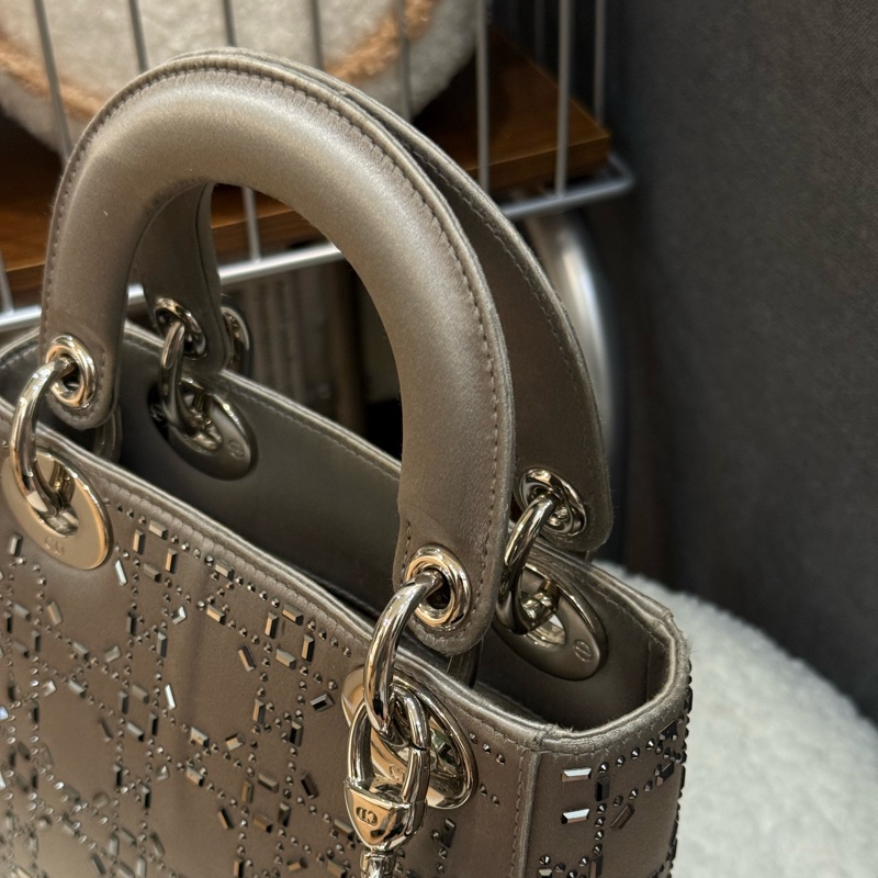 DIOR三格綢緞水鑽萊茵石灰色戴妃包-10