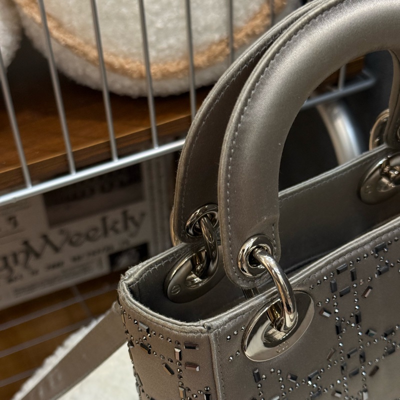 DIOR三格綢緞水鑽萊茵石灰色戴妃包-11