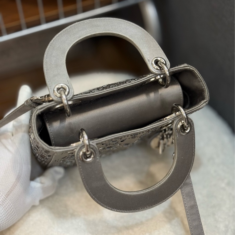 DIOR三格綢緞水鑽萊茵石灰色戴妃包-14