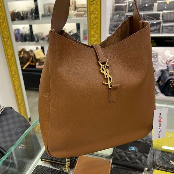 ㊣東區正精品㊣SAINT LAURENT LE 5 À 7 Hobo 焦糖色金棕色全皮金字 LOGO直式單把肩背包 RZ6045-1