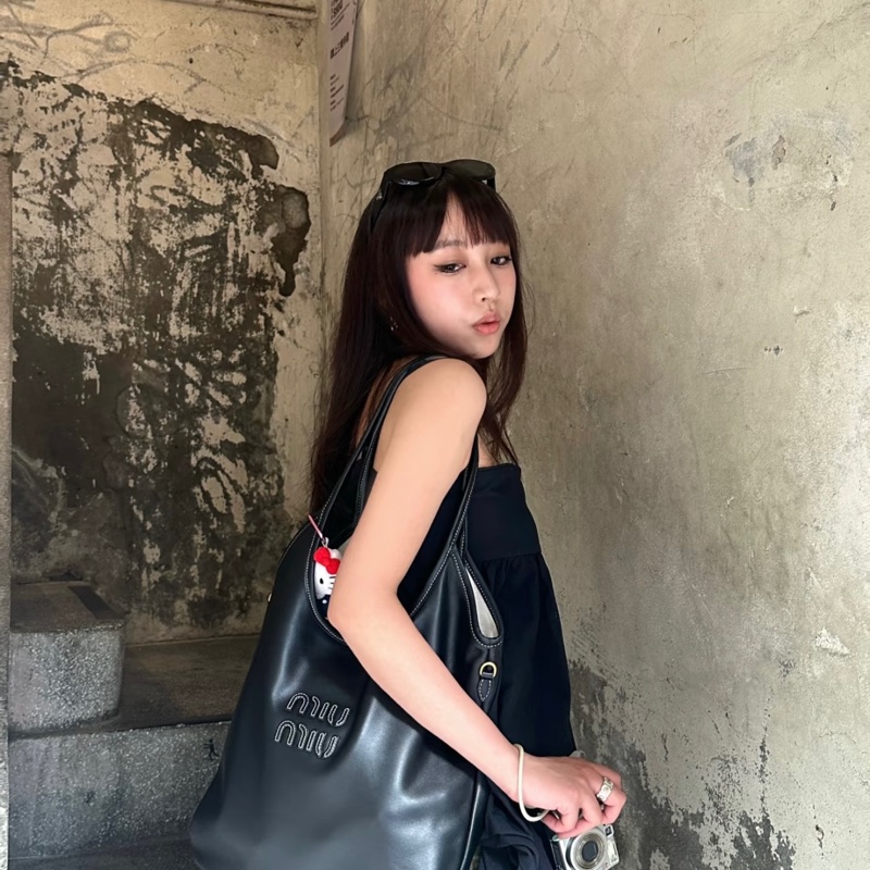 促銷品Miu Miu Ivy Hobo 黑色-2