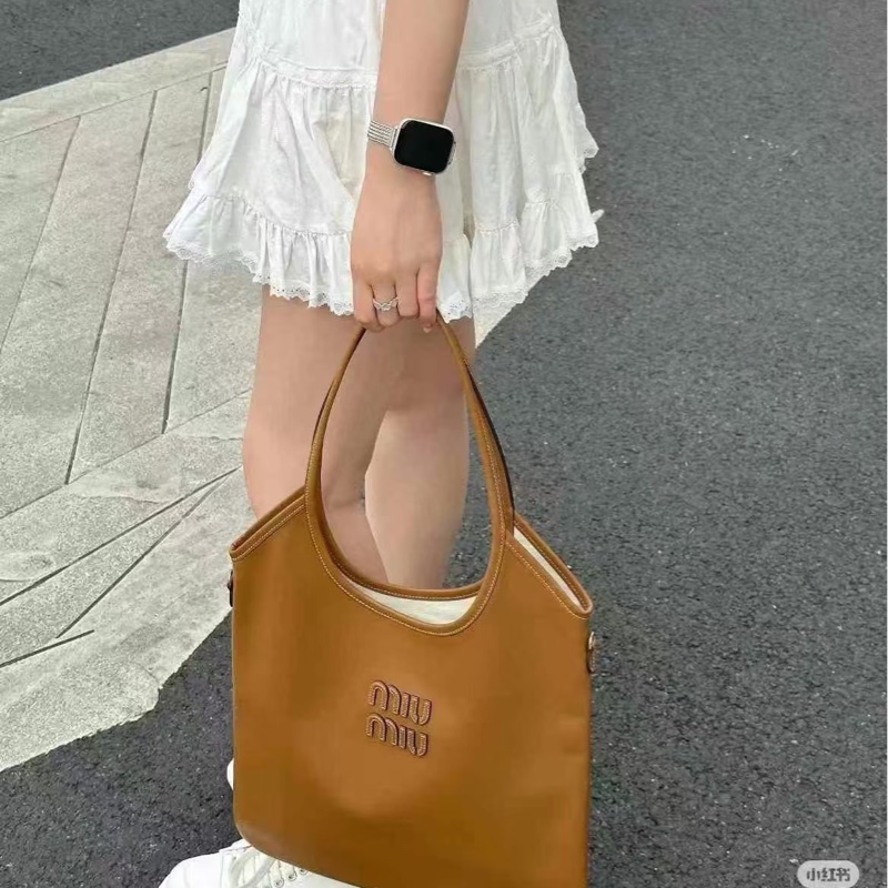 Miu Miu Ivy Hobo 干邑色-3