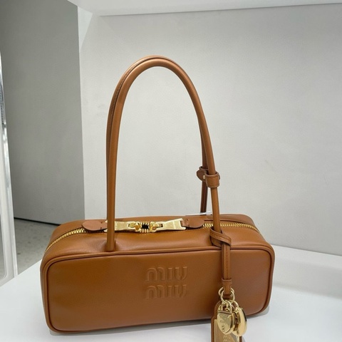 Miu Miu 手提包 干邑色