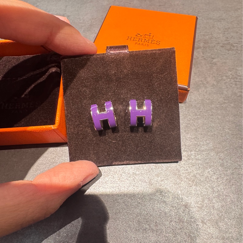 近全新Hermes 愛馬仕pop H 紫銀釦耳環耳針-1