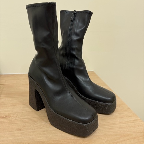 Stella McCartney 厚底粗跟皮革踝靴 39/24.5