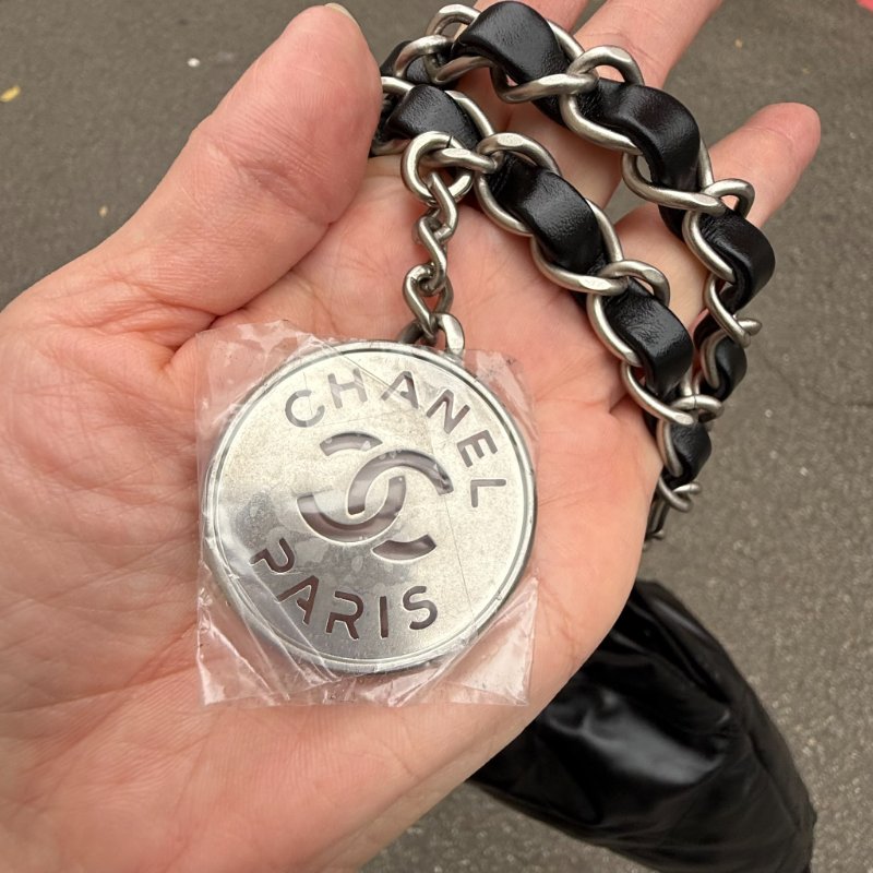 CHANEL - 黑色牛皮銀鏈22 Bag /中號-4