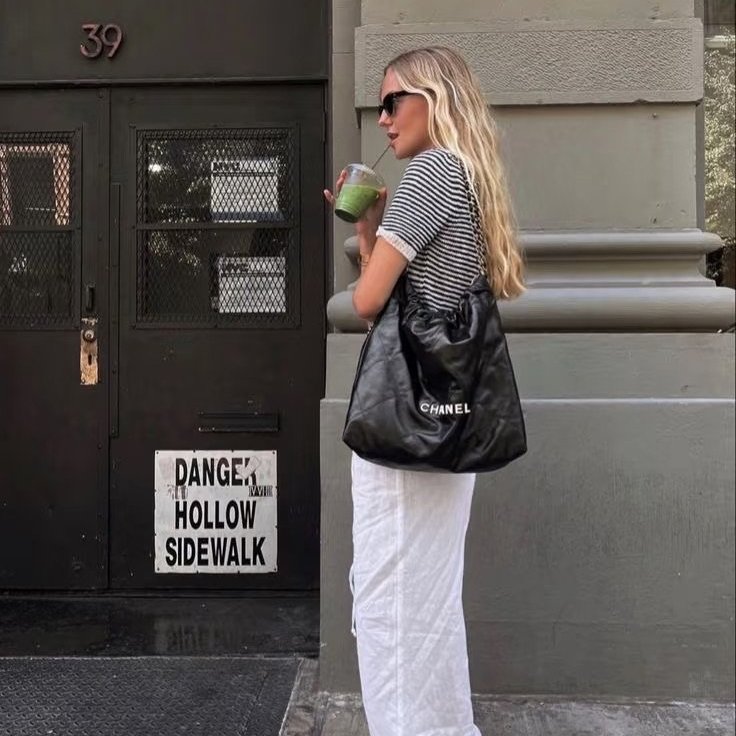 CHANEL - 黑色牛皮銀鏈22 Bag /中號-6