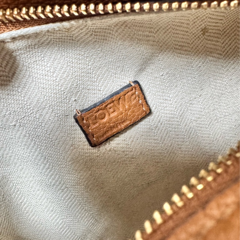 Loewe mini puzzle焦糖色 舊款 幾何包-7