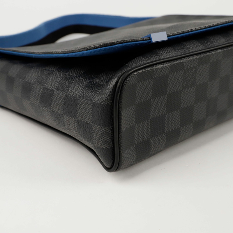 LOUIS VUITTON N42443 Districts MM 肩斜背包-9