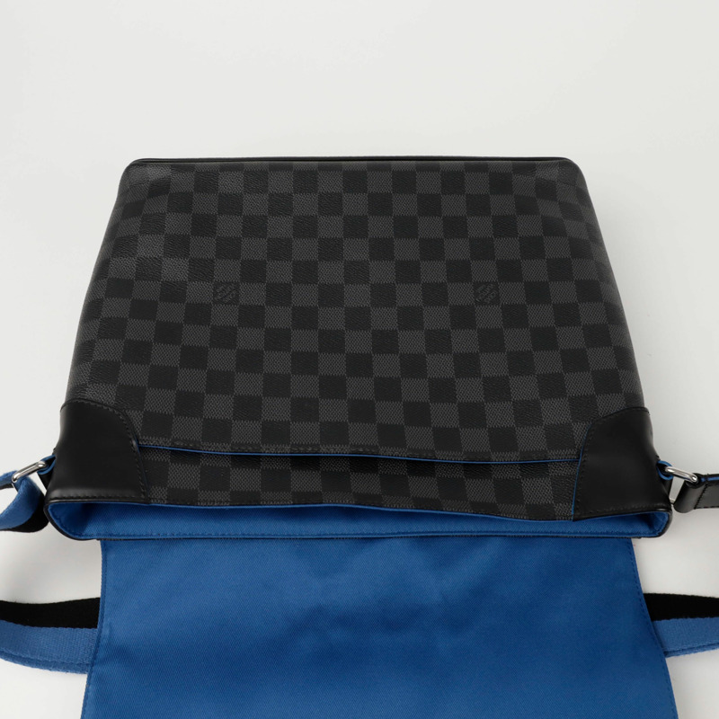 LOUIS VUITTON N42443 Districts MM 肩斜背包-13