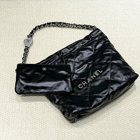 CHANEL - 黑色牛皮銀鏈22 Bag /小號