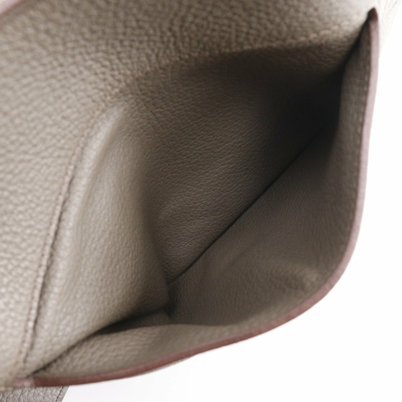 愛馬仕 Hermès Sac Alfred 35 單肩包，Taurillon Clemence 皮革，灰褐色，法國製造，2011 年，A4/A5 尺寸，翻蓋，男士-8