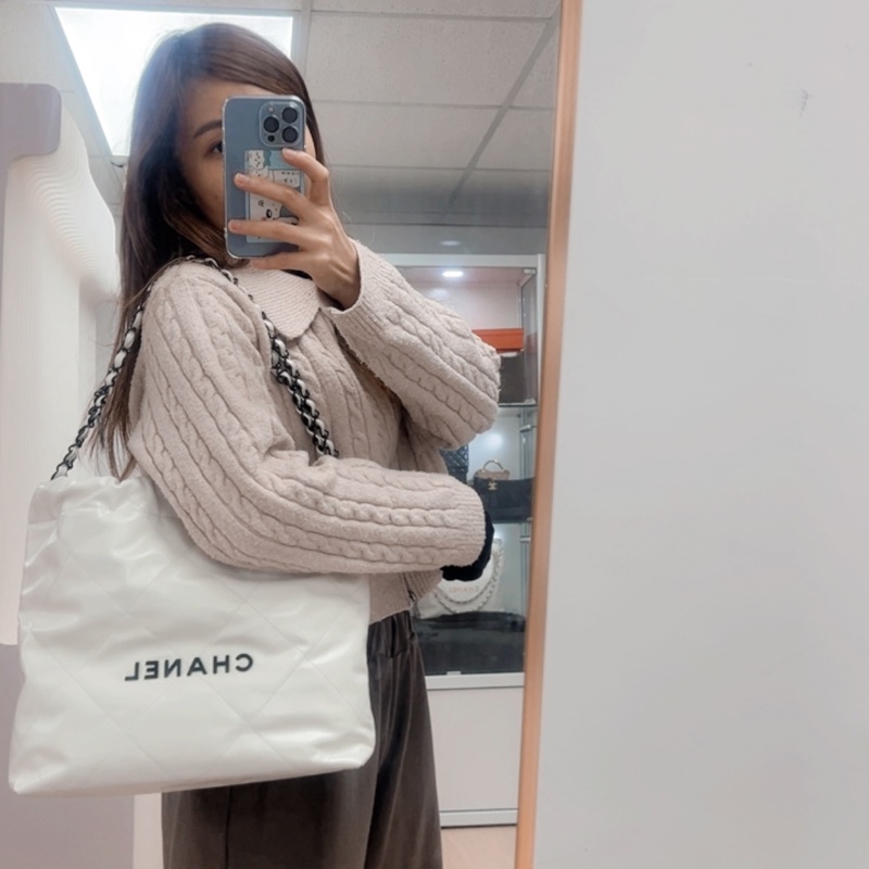 全新 Chanel 22 小號白色黑字托特-8