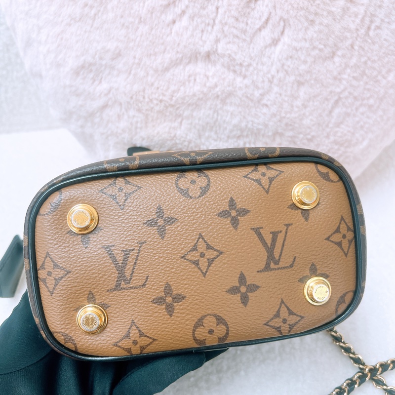 Lv vanity PM 老花盒子包/化妝包-1