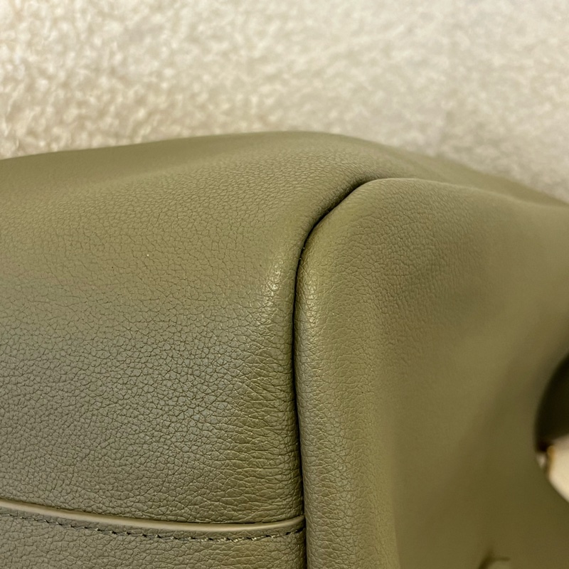 YSL聖羅蘭Hobo大號橄欖綠，專櫃購入，幾乎全新，成色特別好，保存得相當新穎。-5