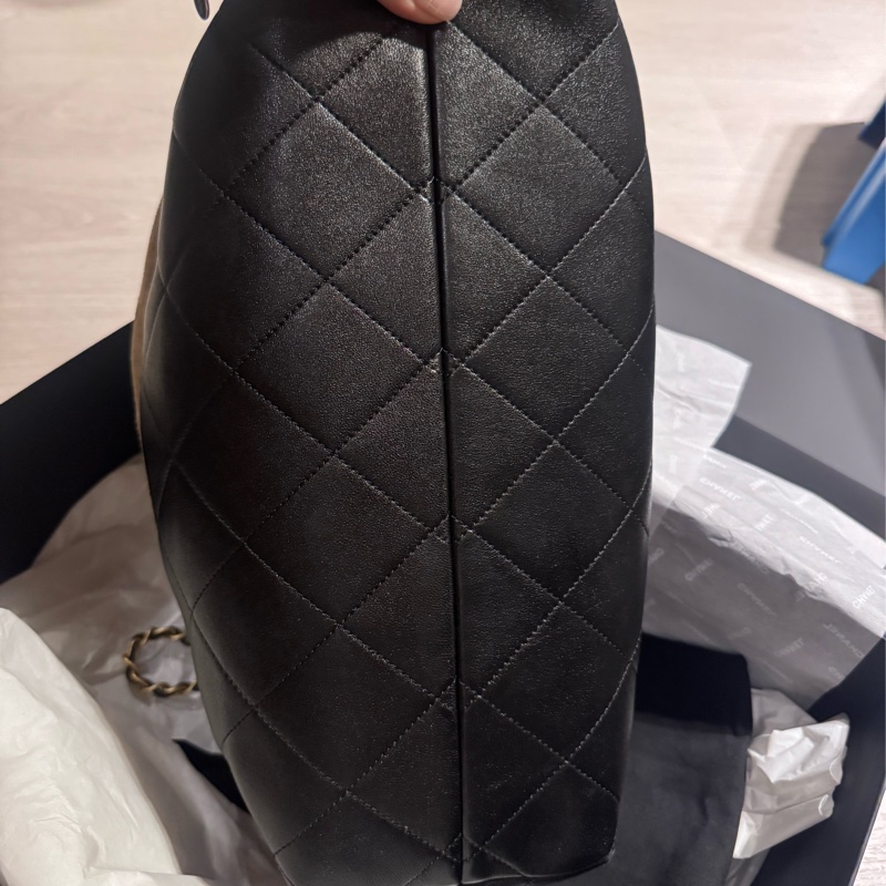 二手 Chanel 25A麂皮hobo小號-11