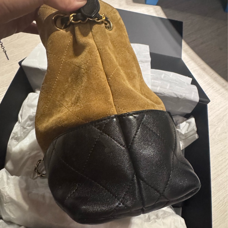 二手 Chanel 25A麂皮hobo小號-14