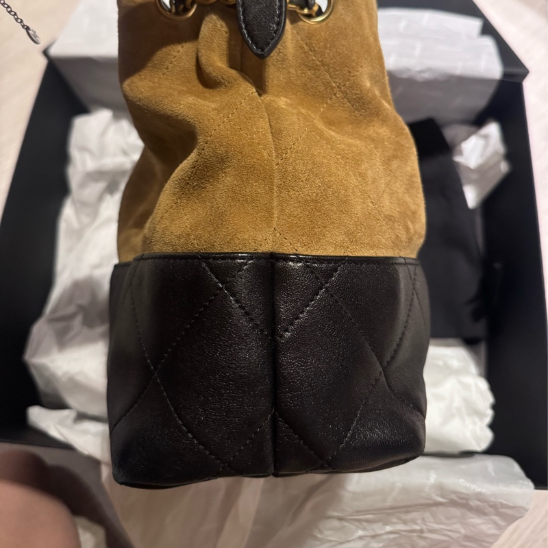 二手 Chanel 25A麂皮hobo小號-17