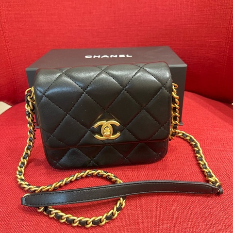 Chanel 側邊字母包