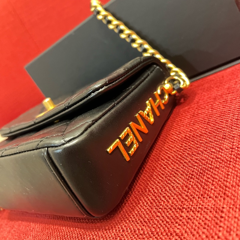 Chanel 側邊字母包-1