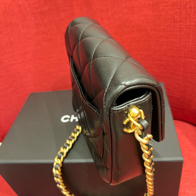 Chanel 側邊字母包-6