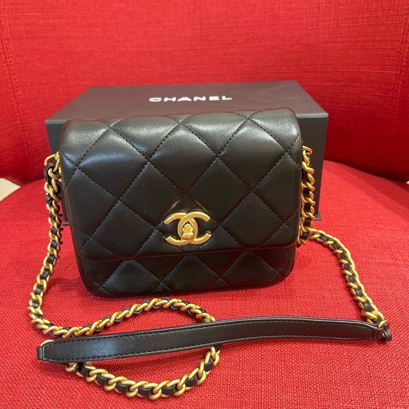 Chanel 側邊字母包-8