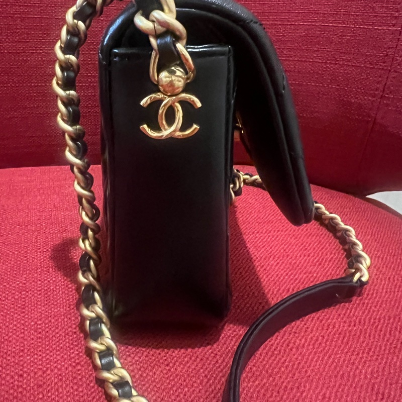 Chanel 側邊字母包-12
