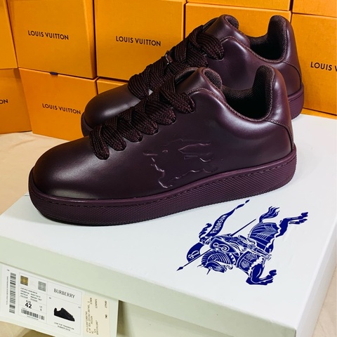 🎁全新未試穿 2024新款盒裝 Burberry 巴寶莉 酒紅戰馬休閒鞋（原價27500）