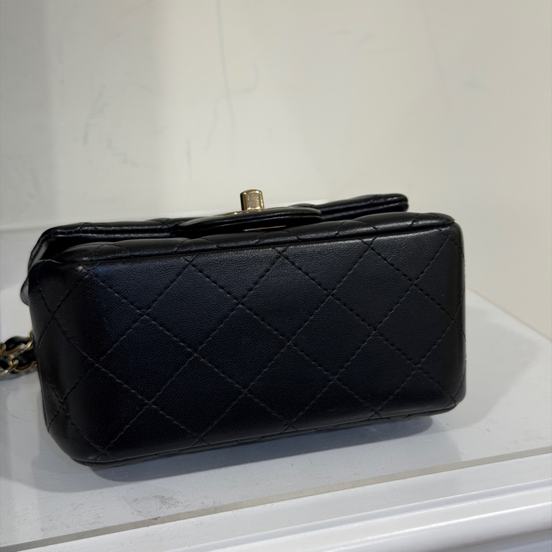 #全網最低 #芯片款 #全新閒置 香奈兒黑金方胖子Cf17 櫃上一包難求🔥-7