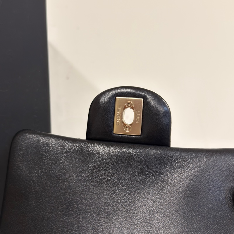 #全網最低 #芯片款 #全新閒置 香奈兒黑金方胖子Cf17 櫃上一包難求🔥-14