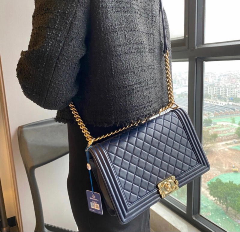 #全網最低 #99新閒置 #專櫃25萬 香奈兒黑金Leboy28中號-1