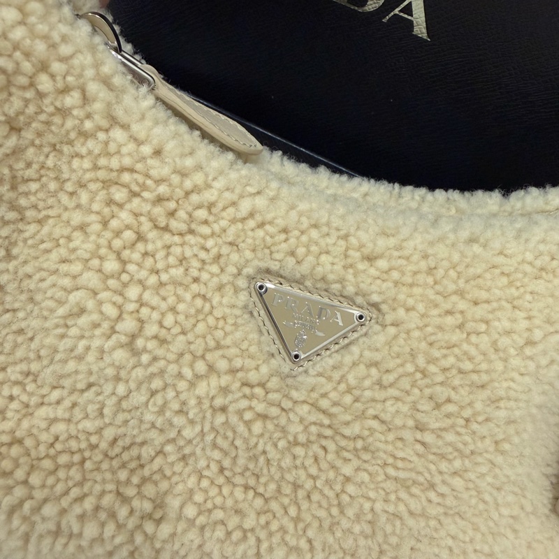 Prada 超可愛! 羊羔毛 Hobo包 腋下包 杏-2