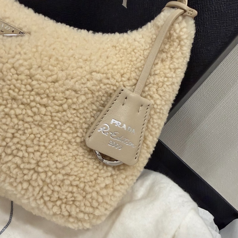 Prada 超可愛! 羊羔毛 Hobo包 腋下包 杏-3