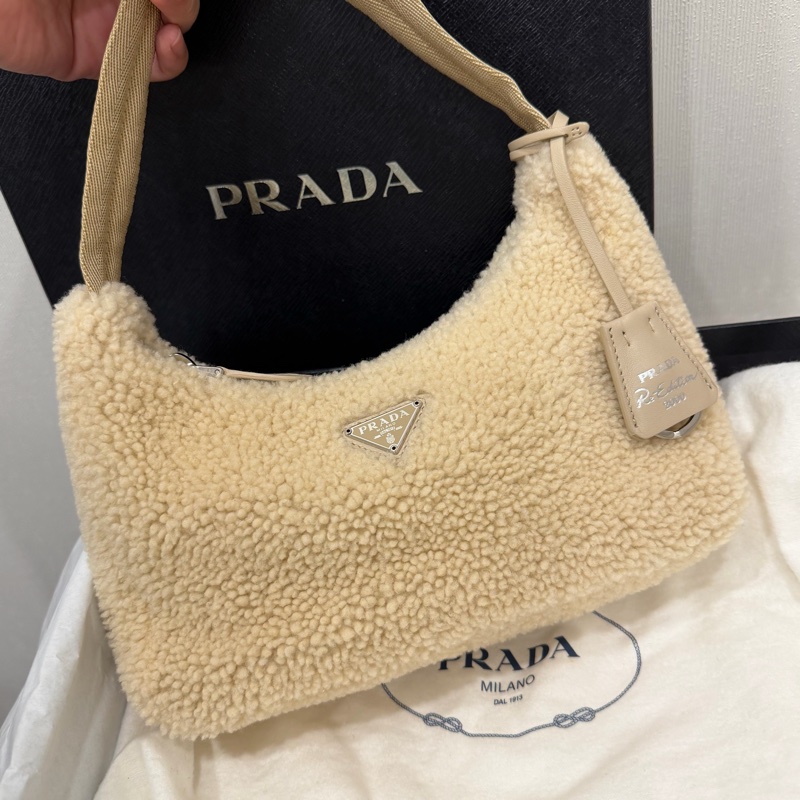 Prada 超可愛! 羊羔毛 Hobo包 腋下包 杏-4