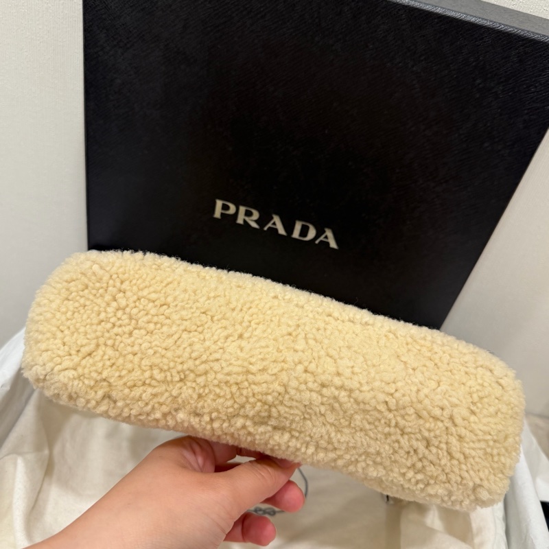 Prada 超可愛! 羊羔毛 Hobo包 腋下包 杏-6