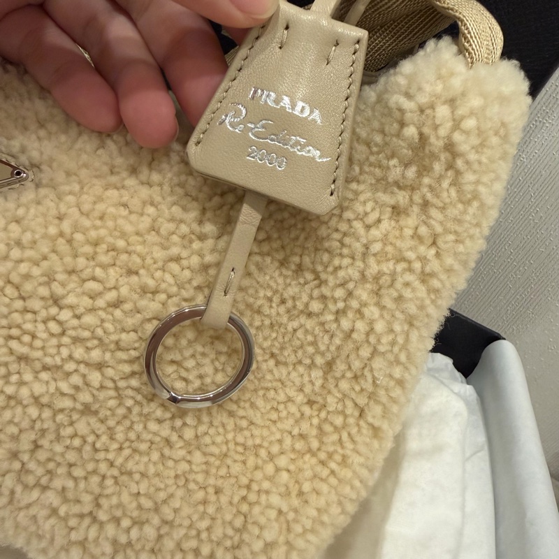 Prada 超可愛! 羊羔毛 Hobo包 腋下包 杏-7