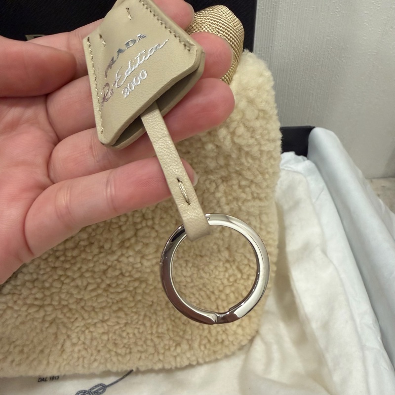 Prada 超可愛! 羊羔毛 Hobo包 腋下包 杏-9