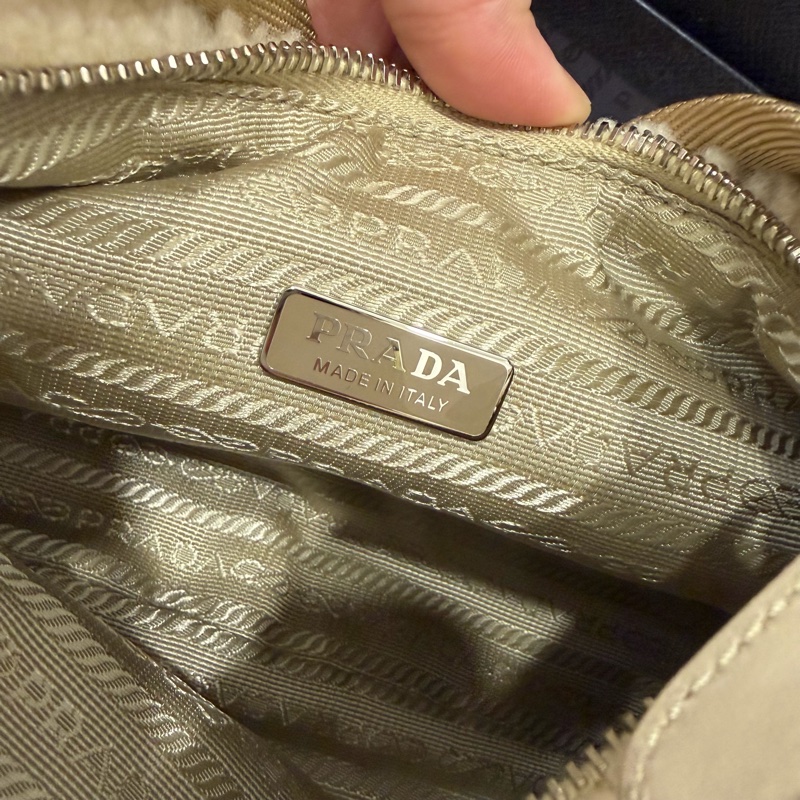 Prada 超可愛! 羊羔毛 Hobo包 腋下包 杏-11