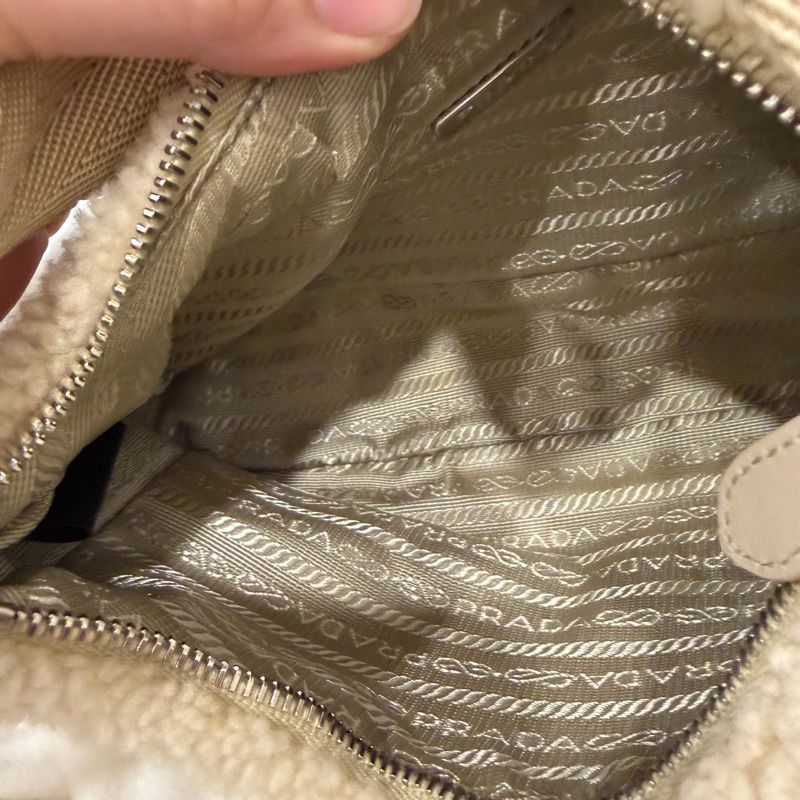 Prada 超可愛! 羊羔毛 Hobo包 腋下包 杏-12